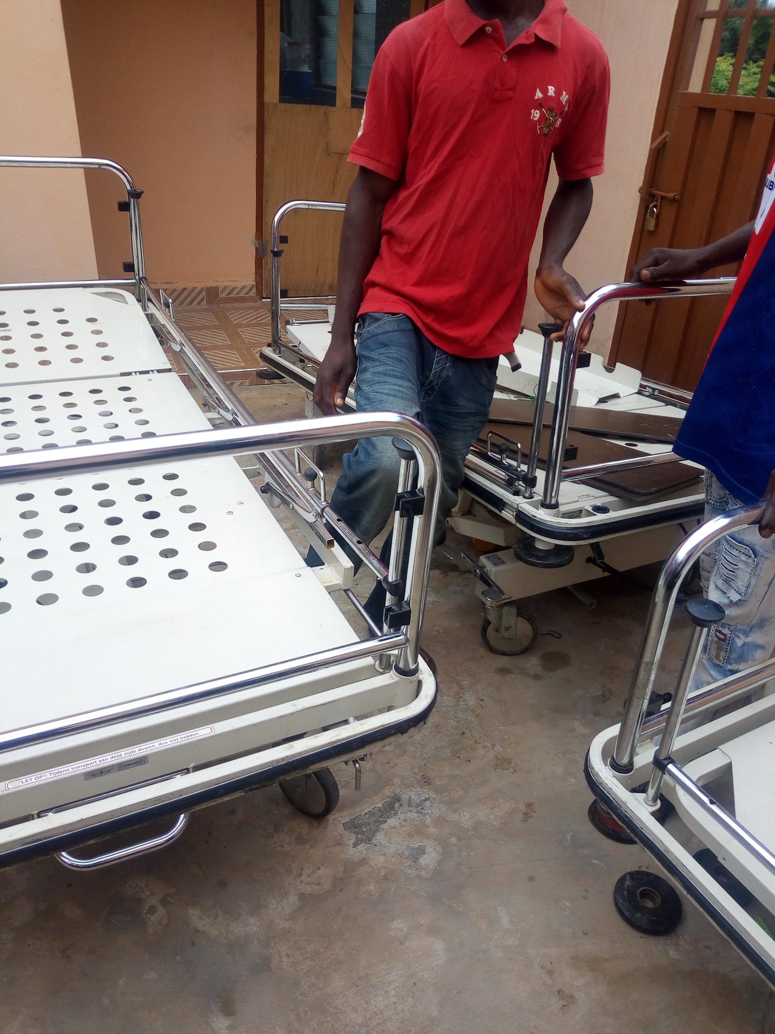 Member of parliament for Upper Denkyira East Constituency, Hon. Nana Amoako donates hospital beds to two health facilities at Meretweso and Achiase